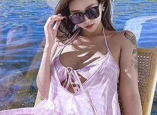 微密圈 – 看洁己u穿波尔多红吊带丝袜，高清画面都是你的想象空间。