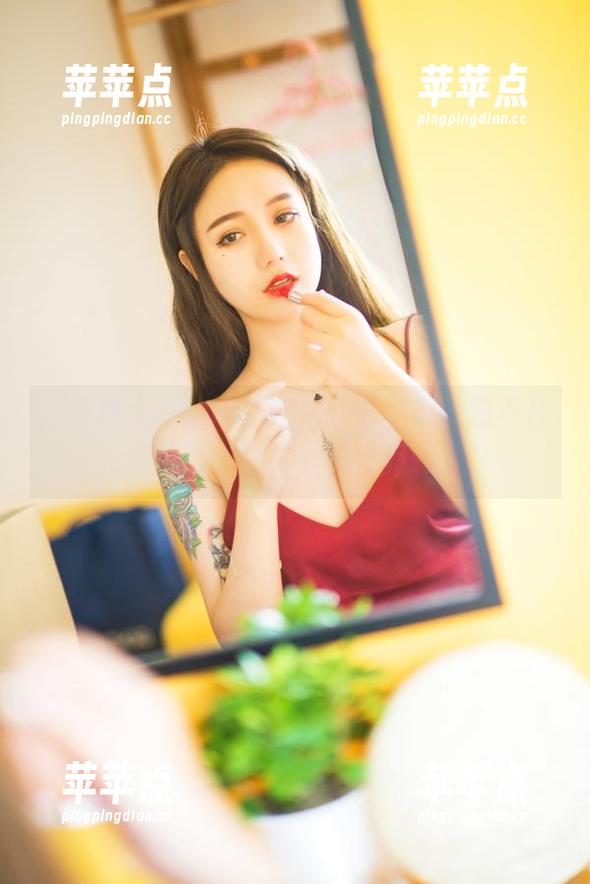洛丽塔大哥的高清短裙分享：看了忍不住想自己一试，可惜没有腿！