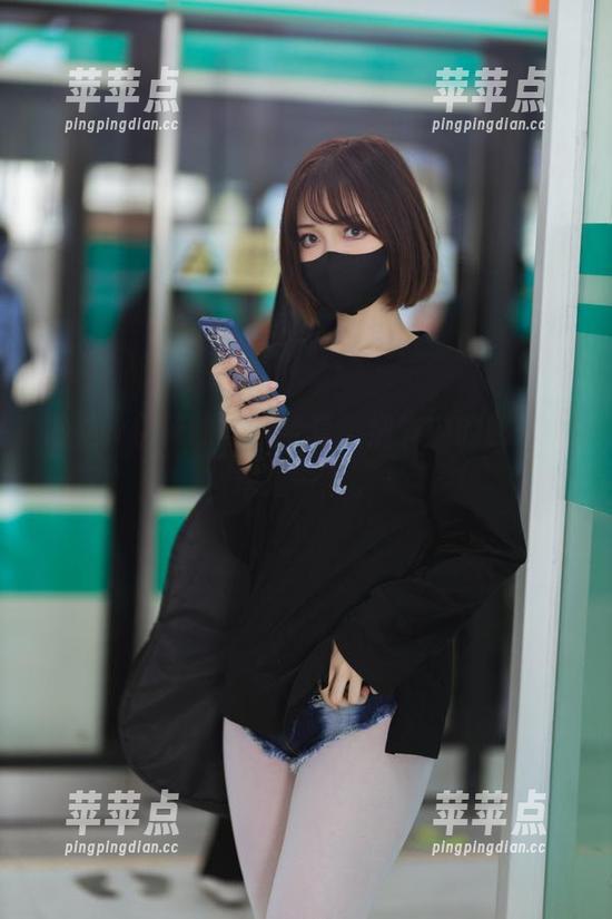 洛桑w伊梓的写真全套，细节中的秘密要挖掘一下。