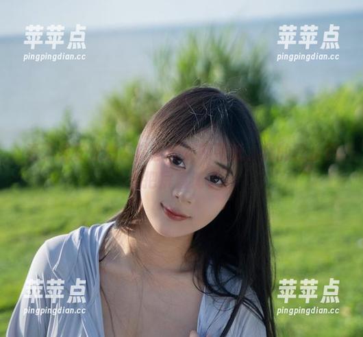看了浅安安的高清巨峰葡萄壁纸，我的口水都快把屏幕淹了。