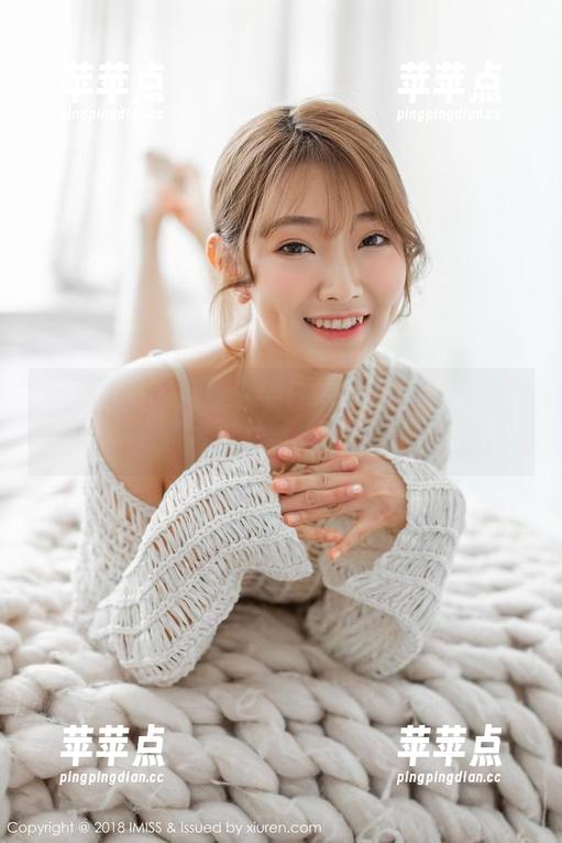 爱蜜社 - 图片里这牛仔裤穿法，只有夏小秋秋秋才能驾驭
