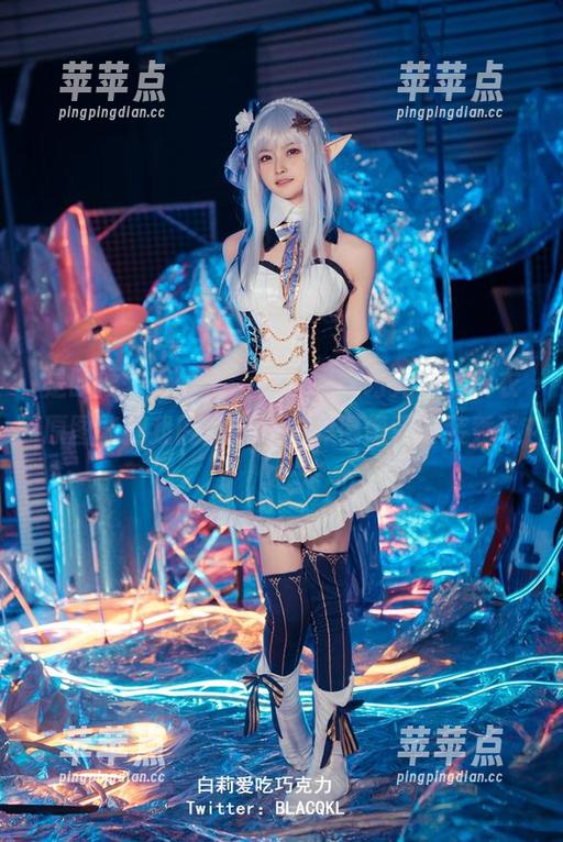 是时候换壁纸了，白莉爱吃巧克力的皮衣原图能把我的房间环境弄得像场时装秀了。