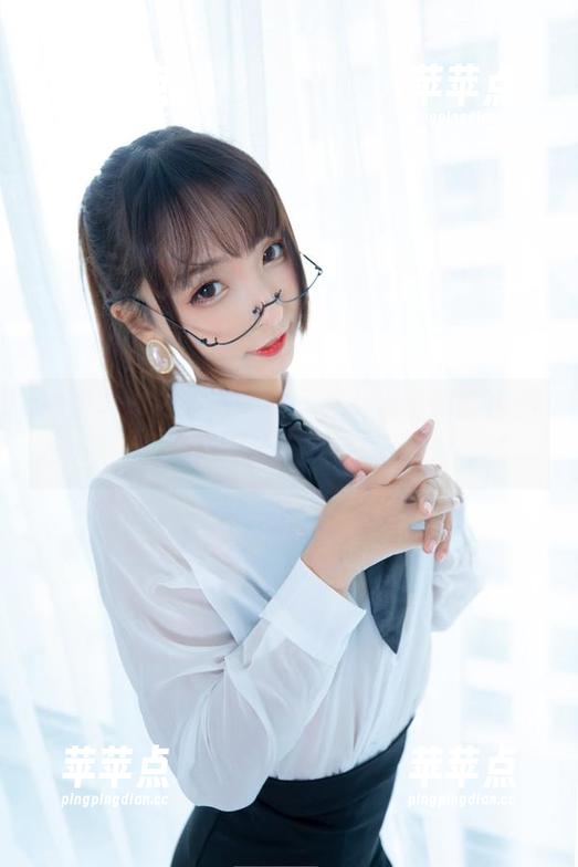 神乐坂真冬系列精选：修女也能时髦出道，图库里不全是黑白的经典！
