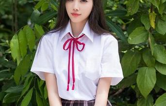 秀人网 – 看，Barbie可儿这身学妹装，真让人生出几分懵懂的单纯。