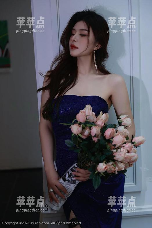 秀人网 - 心中的女王：tina_甜仔踩高跟，穿图包键盘juésuí，直逼日常。