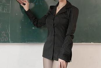 秀人网 – 水手服也有风格，古月小同学原图中的“海洋气息”太浓厚了。