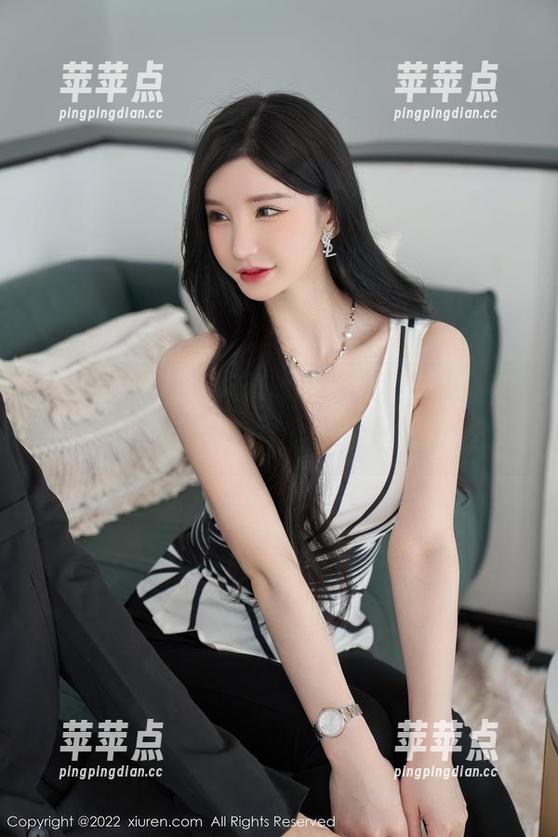 秀人网 - “夏诗诗Sally”的夏日图包来了，快来跟我一窝蜂一样抢免费吧！
