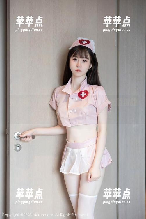 秀人网 - 高跟鞋穿搭指南，无圣光照射的奶油妹妹样貌，真香警告！