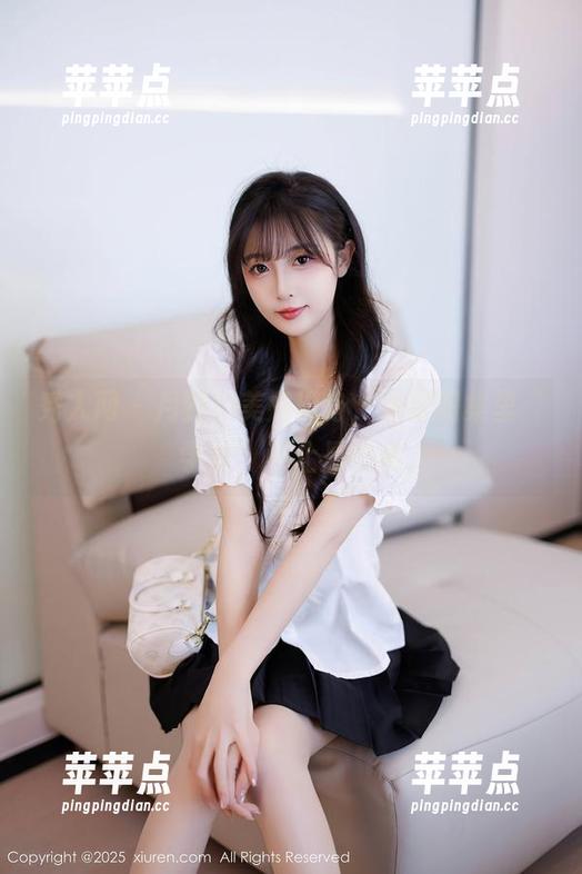 秀人网 - 月野兔美妞现身，免费图集里“学妹”不止是称号