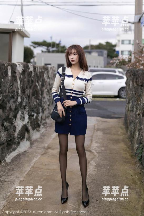 秀人网 - 木木hanna和她的礼服：资源里的各种姿态都带点不务正业的味道。