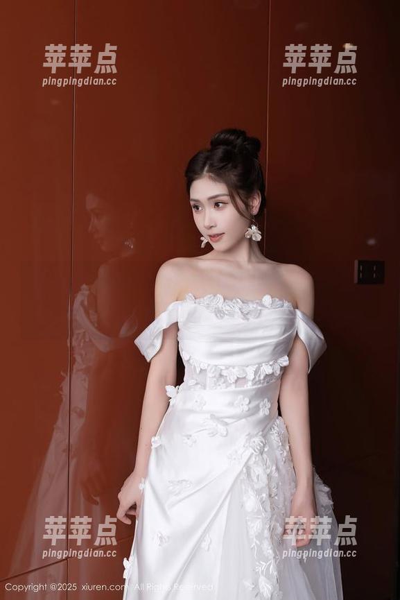 秀人网 - 趁热拿铁latte的套装写真，分享的不仅是外表，酸酸的调调啊