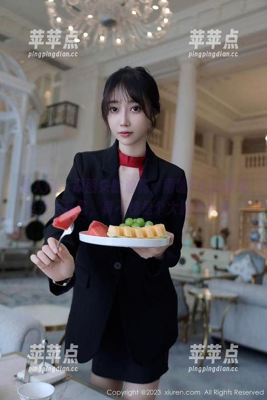 秀人网 - 原图来的油亮：雨瞳Yoyo的无圣光大暴露，真不愧是个大胆的女孩。