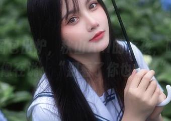 最新图包出炉，秋山AkI的女孩，眼神好像在说：“别看了你也懂。”
