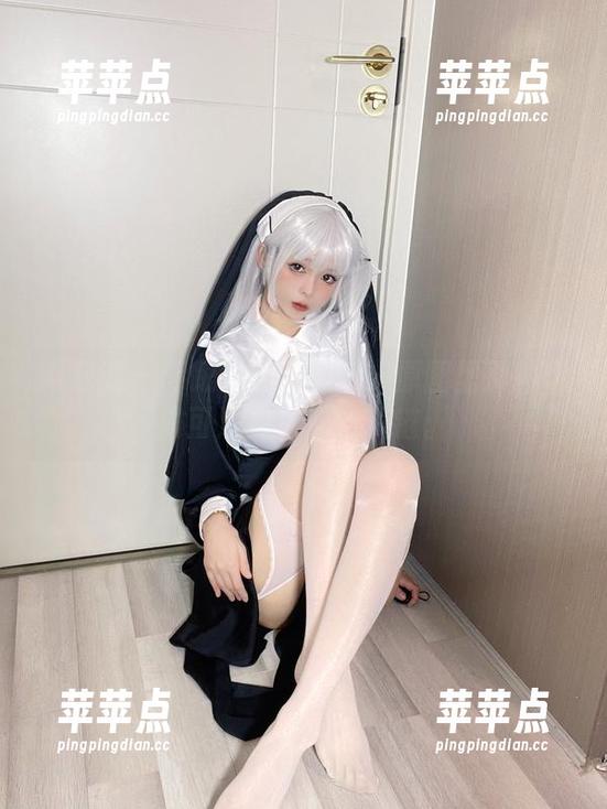 微密圈 - 高跟鞋和聂傲娇：原图里那种优雅可没有白穿的项链。