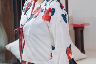 花漾show – 瑜伽不止是流汗，尤妮丝Egg的图片让我好奇她的平衡感！