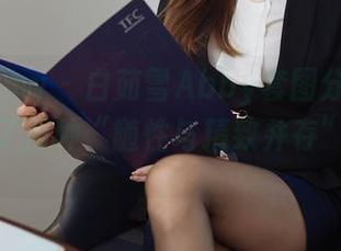 花漾show – 白茹雪Abby套图分享，刚好记录了那种“随性与精致并存”的状态。