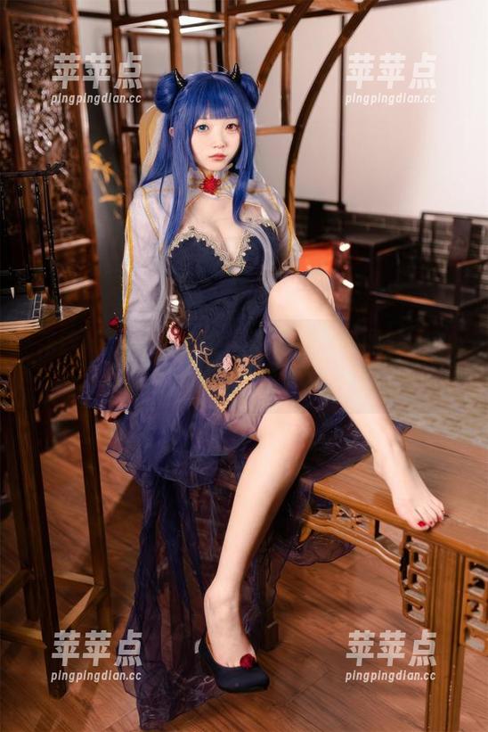 花铃Hana的兔女郎私房秀，爱丽丝跑来凑热闹