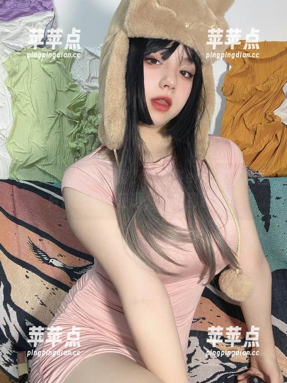 微密圈 - 轻轻一拂，葱油饼er与网袜的图片像恋爱的轻语，下载别犹豫！