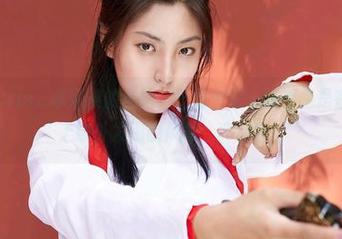 蜜桃社 – Cris_卓娅祺的私拍，图集中每一张都像是在旅行的路上意外发现的风景，真加分！