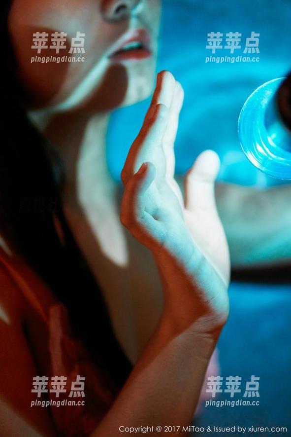 蜜桃社 - 图片精选：李颖诗的粉色，它在挑衅我的审美？