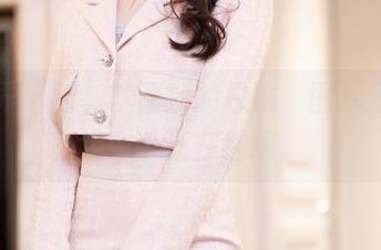 语画界 – 看，李丽莎的校服，图片里的约定似乎还在继续。