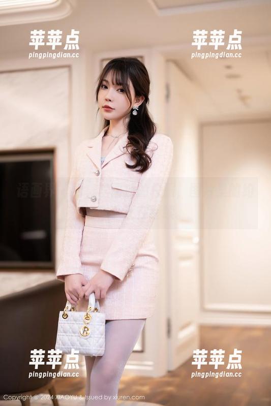 语画界 - 看，李丽莎的校服，图片里的约定似乎还在继续。