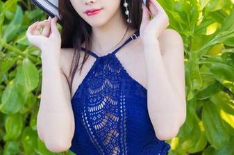 语画界 – 这次黄乐然的图包，不得不提蕾丝吊袜和粉色西装的互动，意外又好看。