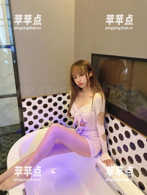 更新啦！过期米线线喵的海边写真，换个拍照姿势就能变成海狗？