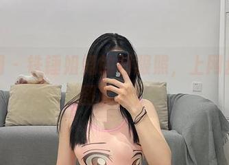 微密圈 – 铁锤姐姐的制服照，上网盘叠个图就跑！