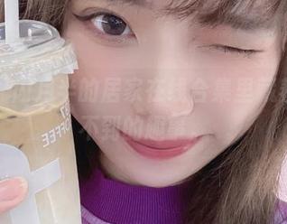 或许，闪月半的居家在线合集里藏着意想不到的趣事。