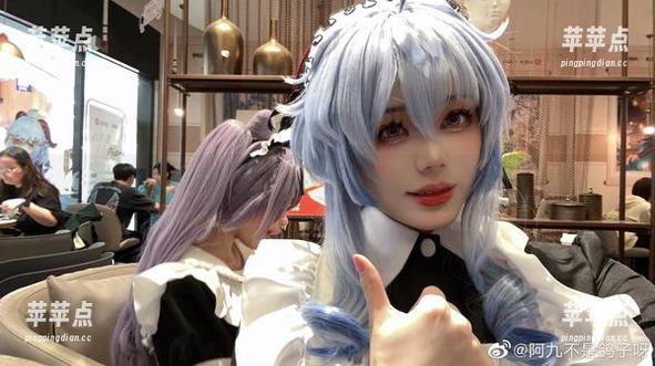 看完阿九从不咕咕的网袜照片，下载按钮都在叫我了！