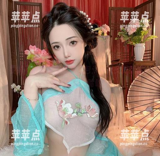 雯妹不讲道理的自拍图包：今天又更新啦，快来捧场，哈哈！