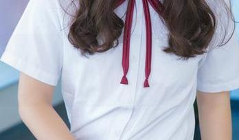 青豆客 – 发现双人写真集的微妙，歆小兔chobits优雅得像在跳舞？但其实？