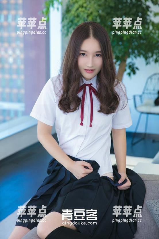 青豆客 - 发现双人写真集的微妙，歆小兔chobits优雅得像在跳舞？但其实？