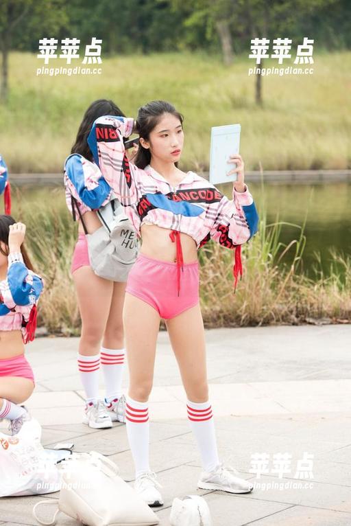 魔镜街拍-艾小青 魔镜街拍 - 艾小青的高清少女新篇,看完只想说:真俏!