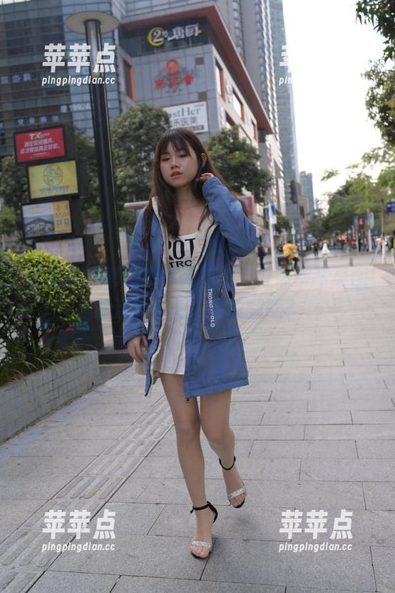 贴身的诱惑，魔镜街拍的紧身热裤写真图册活色生香，你敢翻吗？