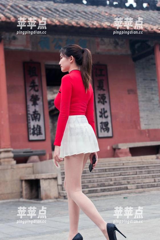 肉丝女神与高跟鞋的邂逅，魔镜街拍的这段篮球场写真真让人联想，你咋就这么优雅啊！