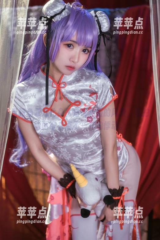 当鳗鱼霏儿化身蒂法战斗服的风景，私拍画面带来点不一样的悸动。