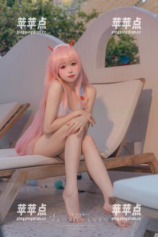 翻开网盘，看黏黏团子兔的女仆写真，幸福感爆棚！